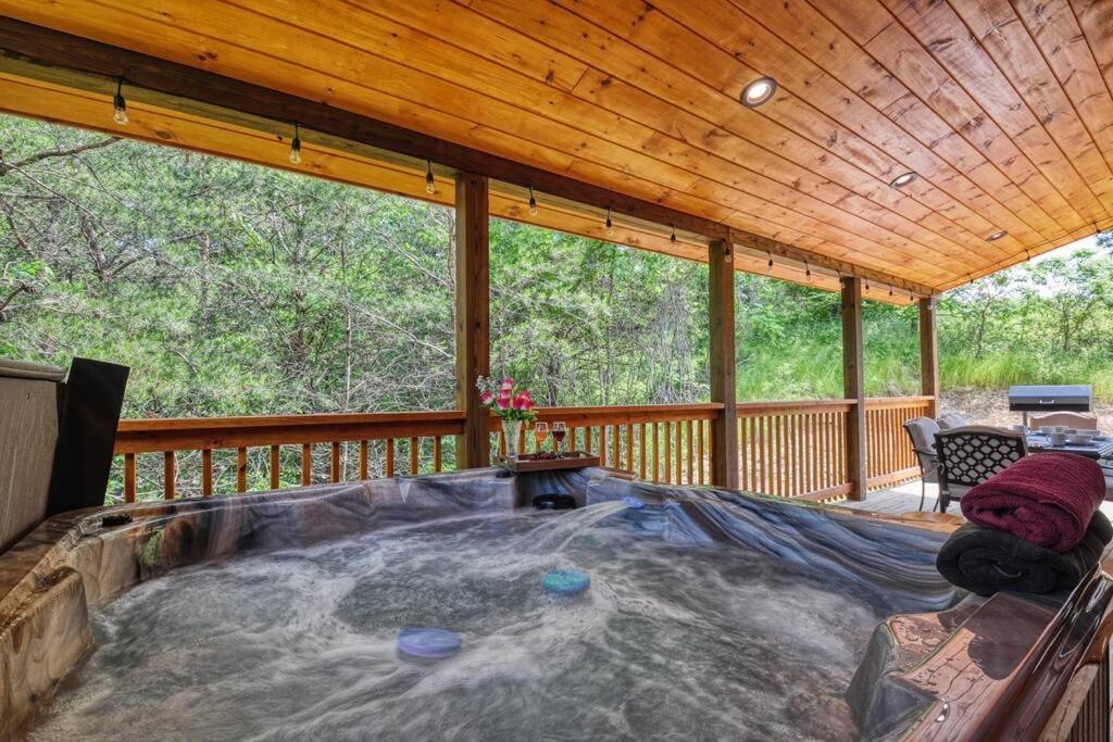 Adventure Retreat/Cabin/Pool+Hot Tub/Game Room+Theater Sevierville Buitenkant foto