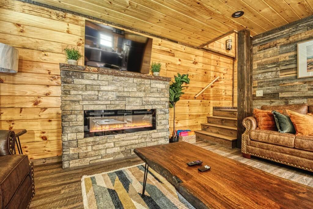 Adventure Retreat/Cabin/Pool+Hot Tub/Game Room+Theater Sevierville Buitenkant foto